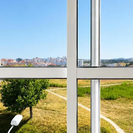 Spacious With 4 Bedrooms Lisbon