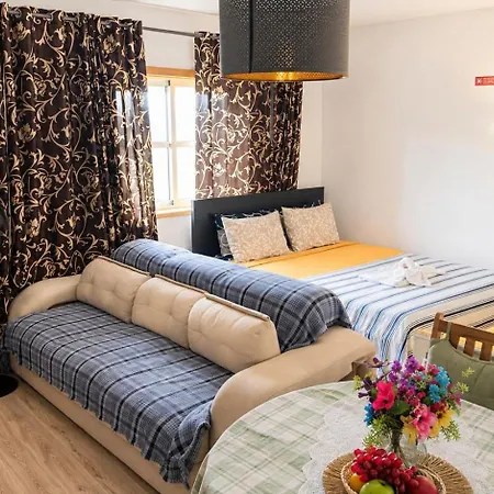 Spacious With 4 Bedrooms Apartment *